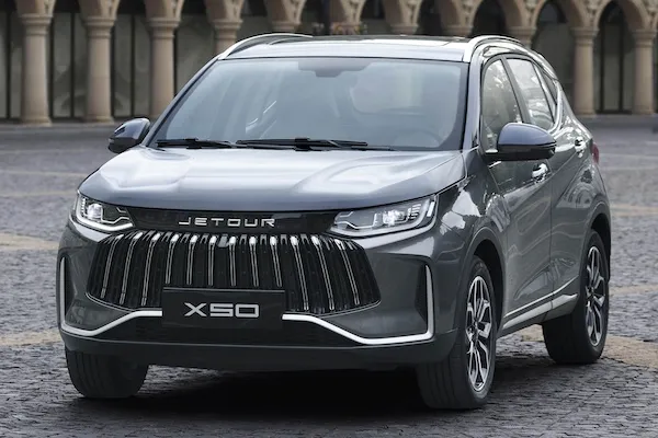 2025 Dacia Duster parked outdoors